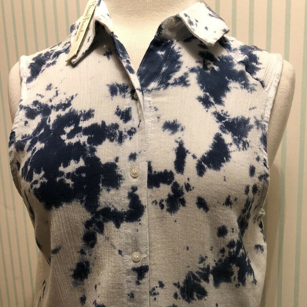 True Freedom Ladies Top Size Medium NWT